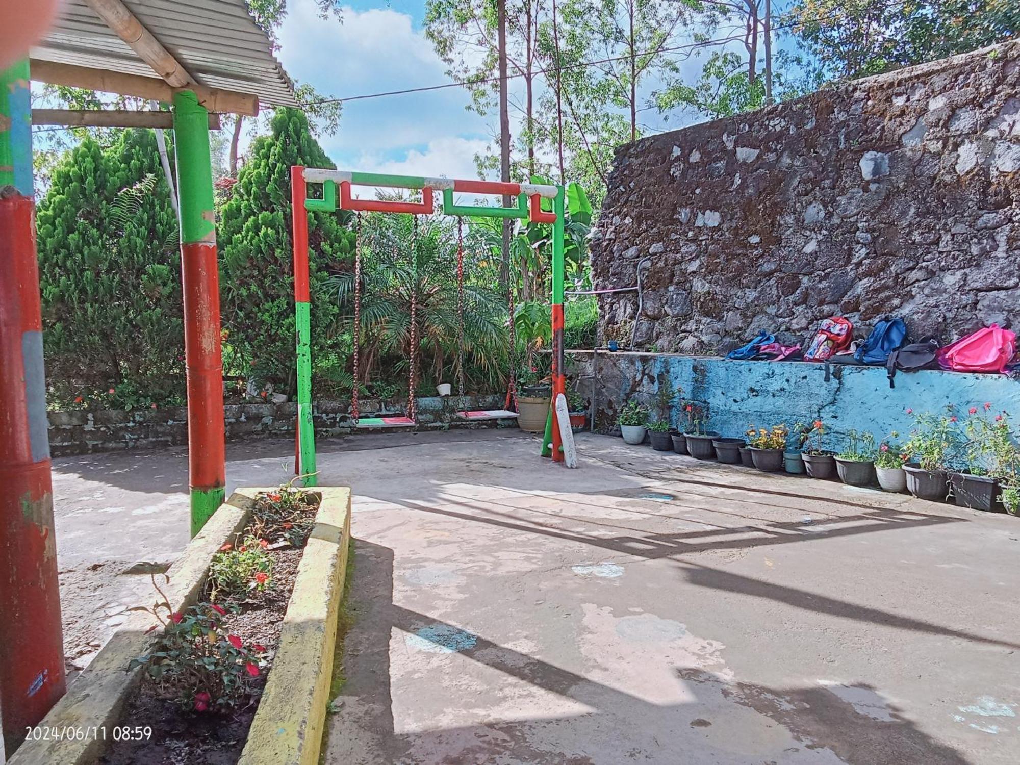 Petra Homestay Bangka Leda Ruteng Bagian luar foto