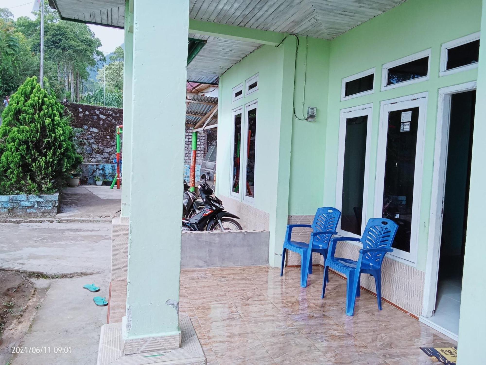 Petra Homestay Bangka Leda Ruteng Bagian luar foto